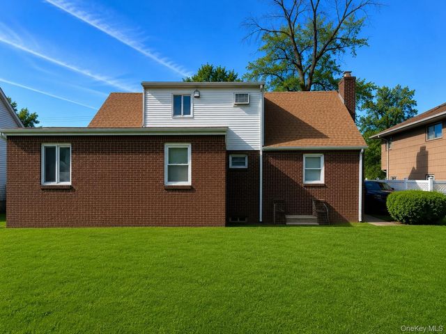 325 W Valley Stream Boulevard, Valley Stream, NY 11580