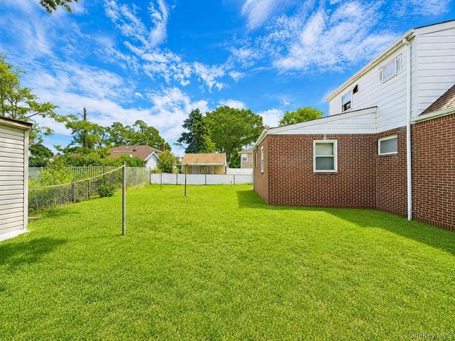325 W Valley Stream Boulevard, Valley Stream, NY 11580