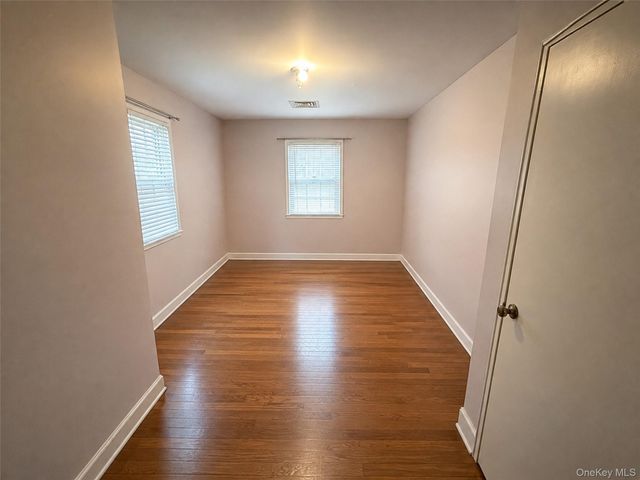 325 W Valley Stream Boulevard, Valley Stream, NY 11580