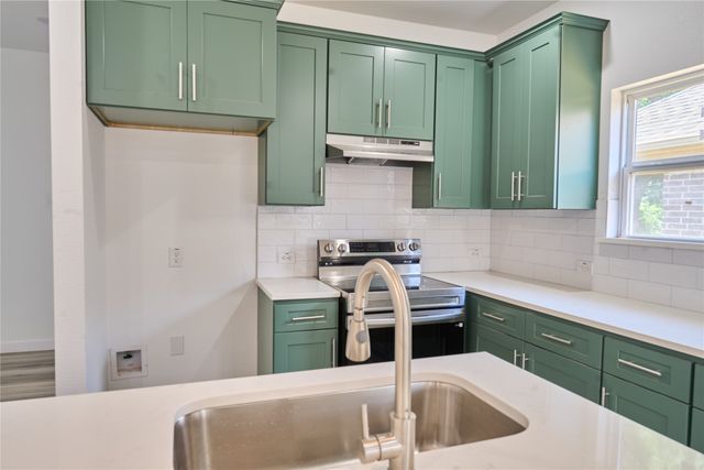 1405 E Maddox Avenue, Fort Worth, TX 76104