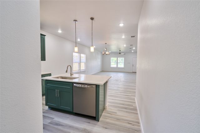 1405 E Maddox Avenue, Fort Worth, TX 76104