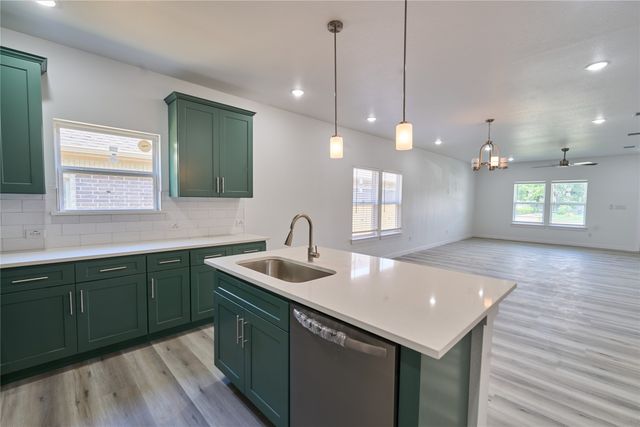 1405 E Maddox Avenue, Fort Worth, TX 76104