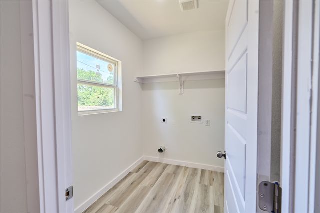 1405 E Maddox Avenue, Fort Worth, TX 76104
