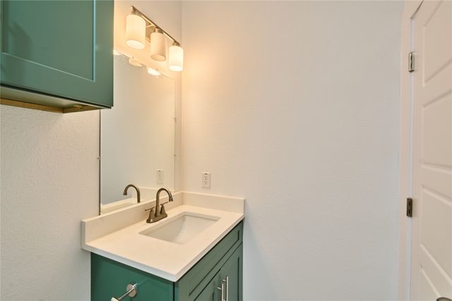 1405 E Maddox Avenue, Fort Worth, TX 76104