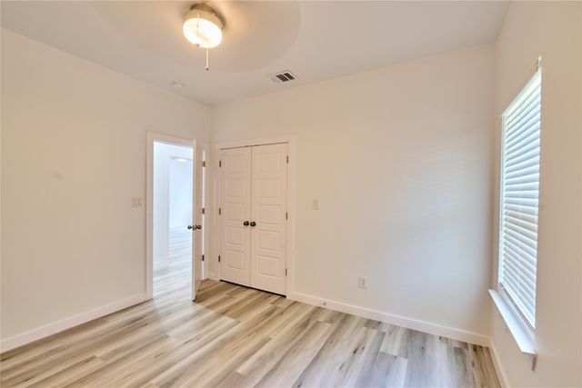 1405 E Maddox Avenue, Fort Worth, TX 76104