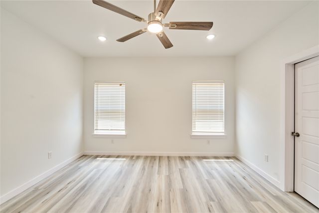 1405 E Maddox Avenue, Fort Worth, TX 76104