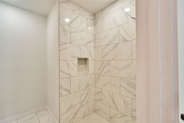 1405 E Maddox Avenue, Fort Worth, TX 76104