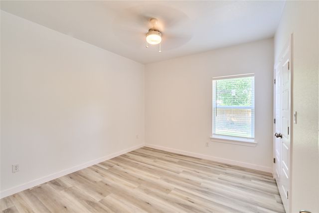 1405 E Maddox Avenue, Fort Worth, TX 76104