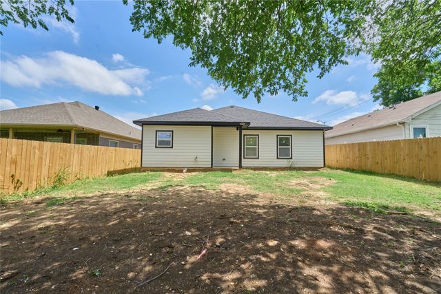 1405 E Maddox Avenue, Fort Worth, TX 76104