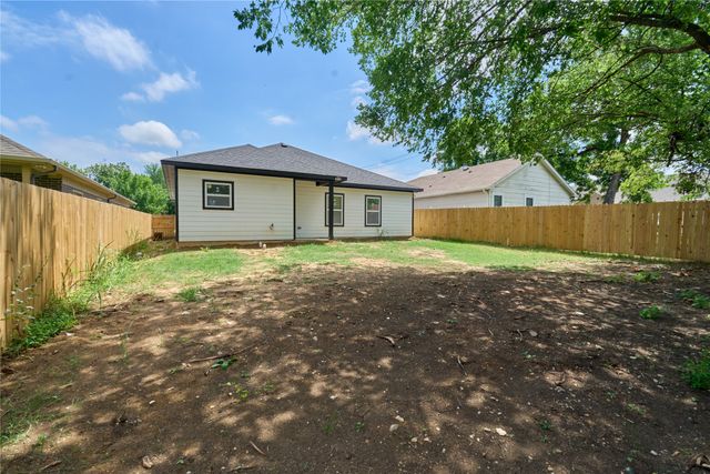1405 E Maddox Avenue, Fort Worth, TX 76104