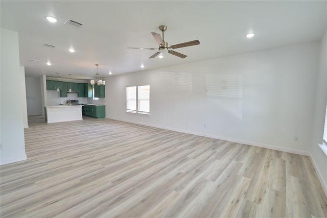 1405 E Maddox Avenue, Fort Worth, TX 76104