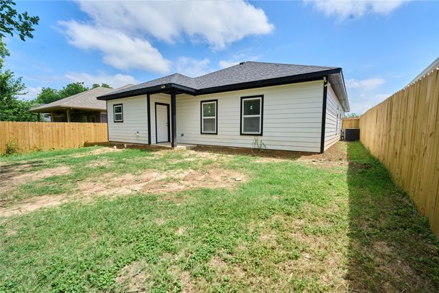 1405 E Maddox Avenue, Fort Worth, TX 76104