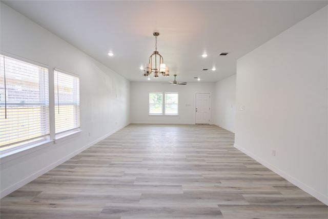 1405 E Maddox Avenue, Fort Worth, TX 76104