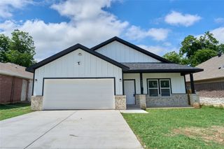 1405 E Maddox Avenue, Fort Worth, TX 76104