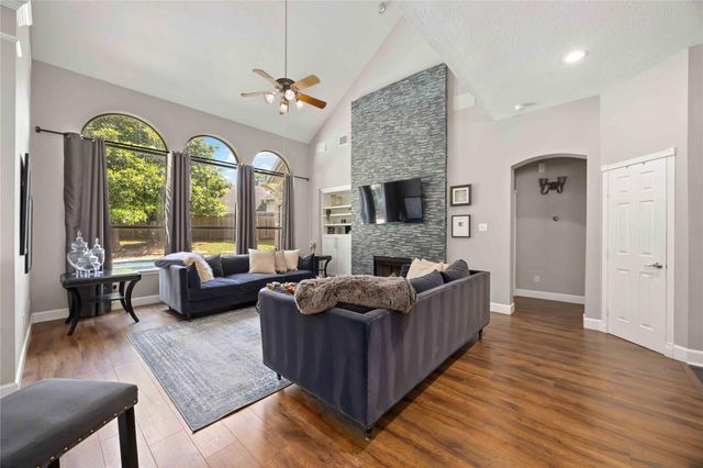 259 W Thorn Way, Houston, TX 77015