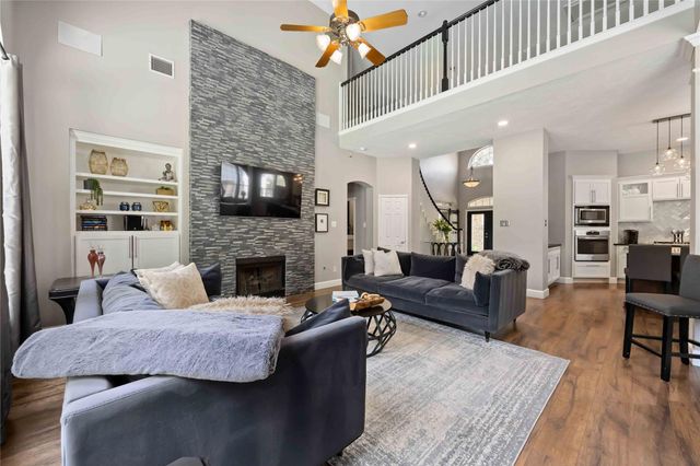 259 W Thorn Way, Houston, TX 77015