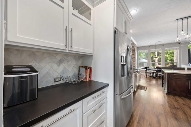 259 W Thorn Way, Houston, TX 77015