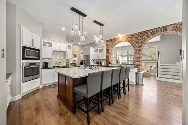 259 W Thorn Way, Houston, TX 77015