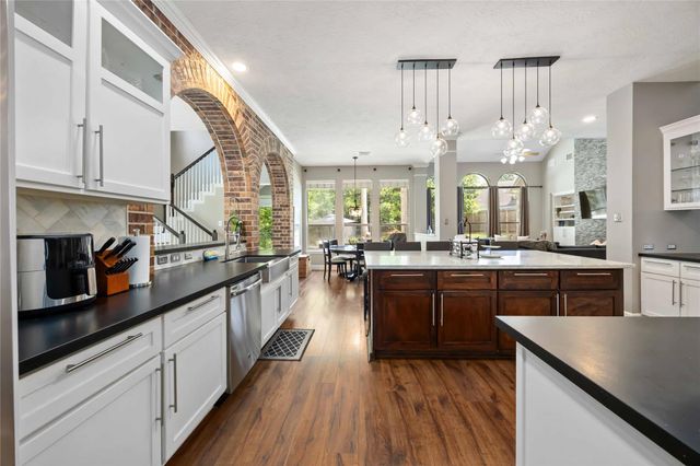 259 W Thorn Way, Houston, TX 77015