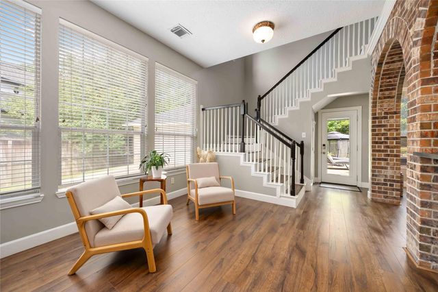 259 W Thorn Way, Houston, TX 77015