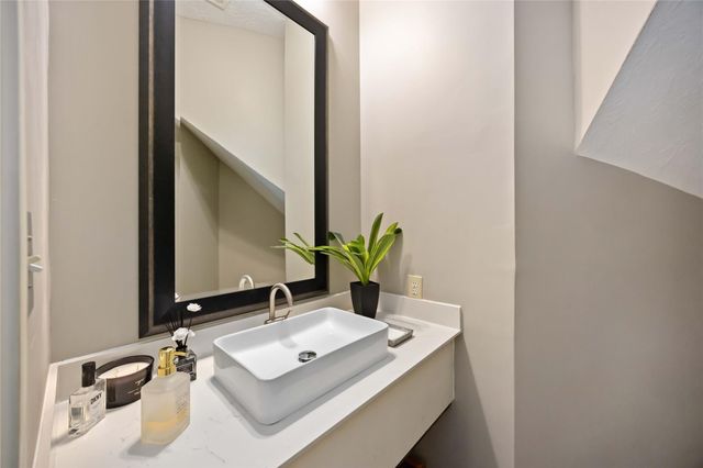 259 W Thorn Way, Houston, TX 77015