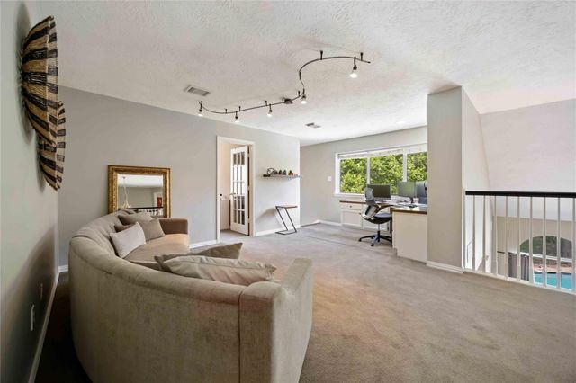 259 W Thorn Way, Houston, TX 77015