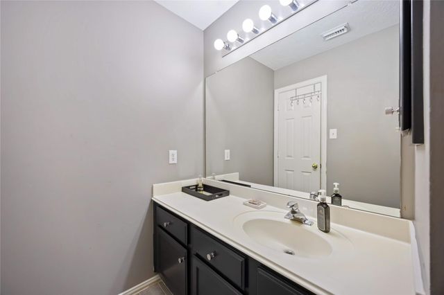 259 W Thorn Way, Houston, TX 77015