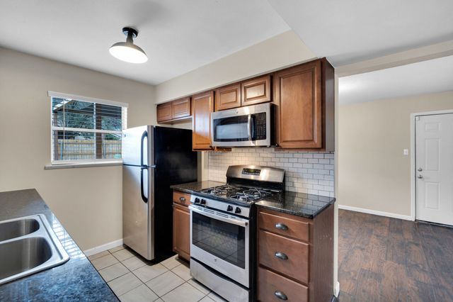 1208 Woodbrook Street, Arlington, TX 76011