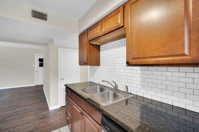 1208 Woodbrook Street, Arlington, TX 76011