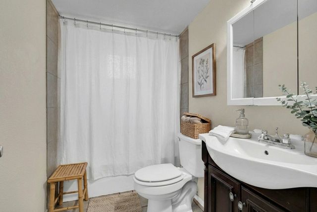 1208 Woodbrook Street, Arlington, TX 76011