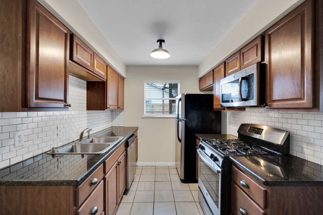 1208 Woodbrook Street, Arlington, TX 76011