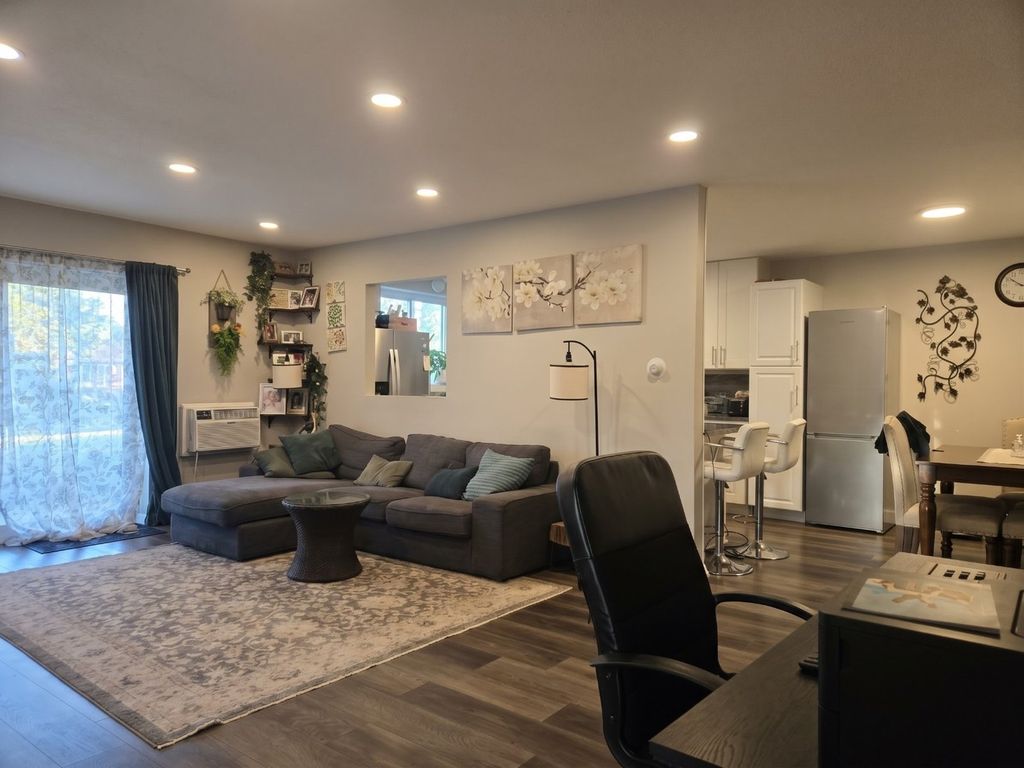 290 N Westgate Road 100, Mount Prospect, IL 60056 — exterior
