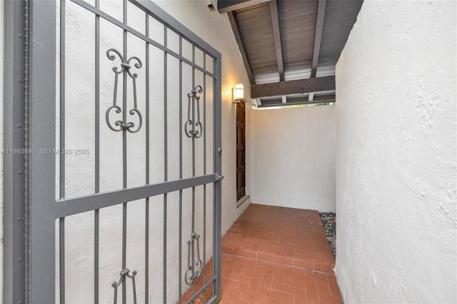 3056 Shipping Ave 2, Miami, FL 33133