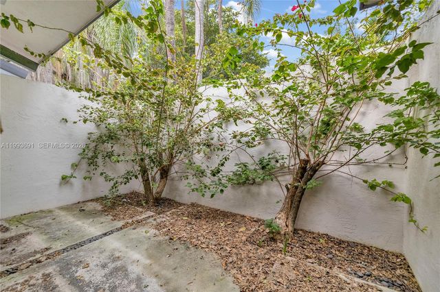 3056 Shipping Ave 2, Miami, FL 33133