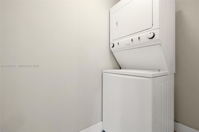 3056 Shipping Ave 2, Miami, FL 33133