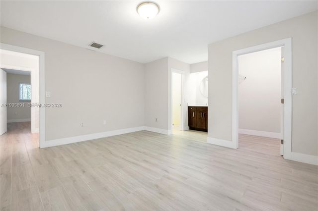 3056 Shipping Ave 2, Miami, FL 33133