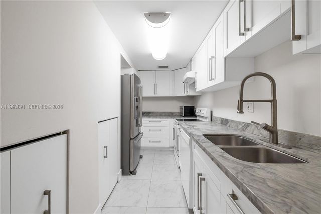 3056 Shipping Ave 2, Miami, FL 33133