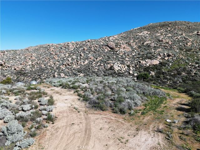 25 Starlight Mesa Drive, Hemet, CA 92544