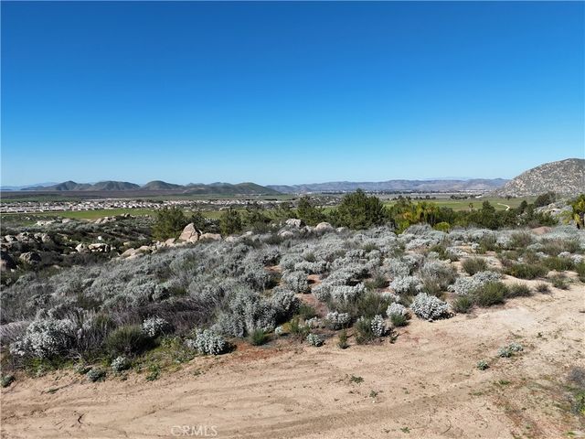 25 Starlight Mesa Drive, Hemet, CA 92544