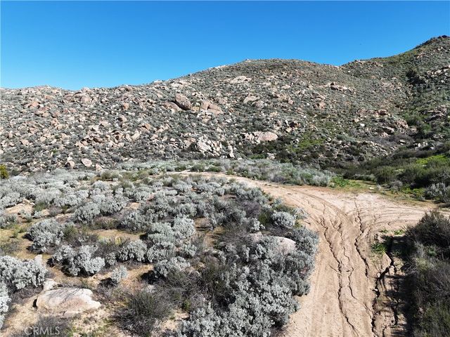 25 Starlight Mesa Drive, Hemet, CA 92544