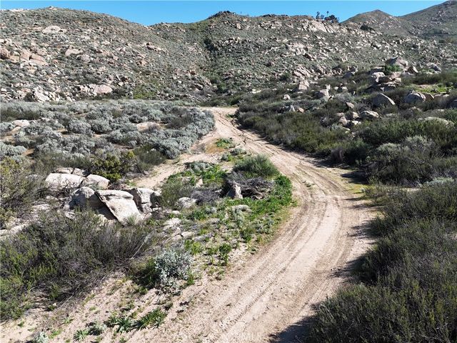 25 Starlight Mesa Drive, Hemet, CA 92544