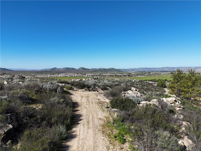 25 Starlight Mesa Drive, Hemet, CA 92544