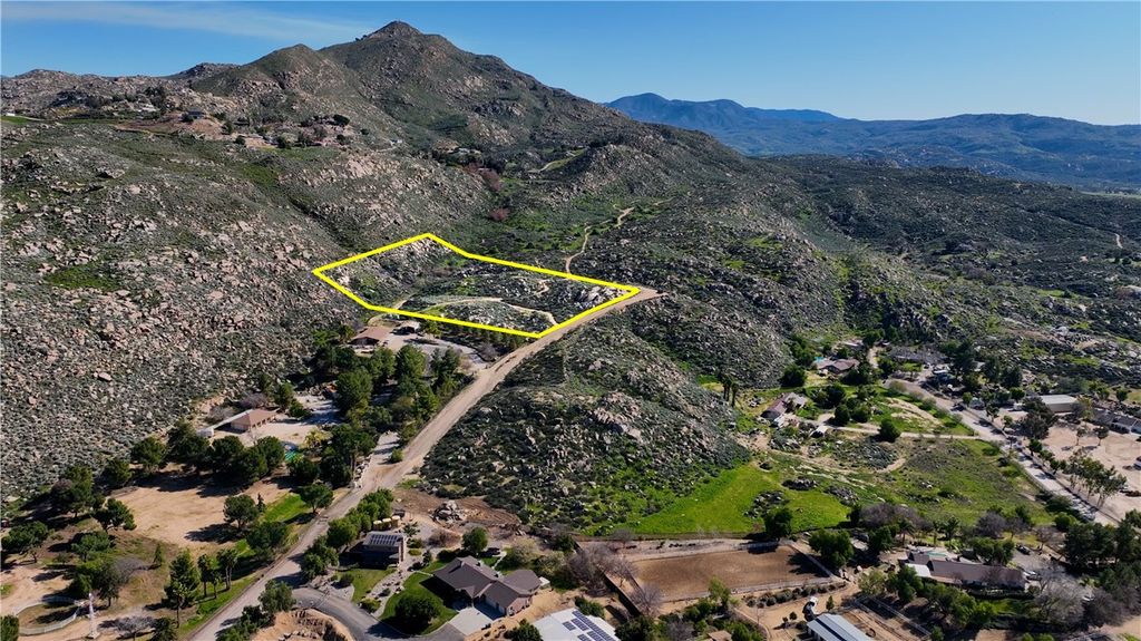 25 Starlight Mesa Drive, Hemet, CA 92544