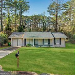 1519 Pine Glen Circle, Decatur, GA 30035