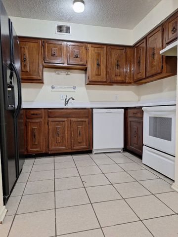 129 Allencrest Drive, White Settlement, TX 76108