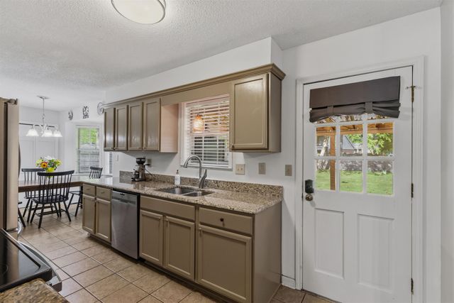 2527 BIRCHTREE DR, Germantown, TN 38138