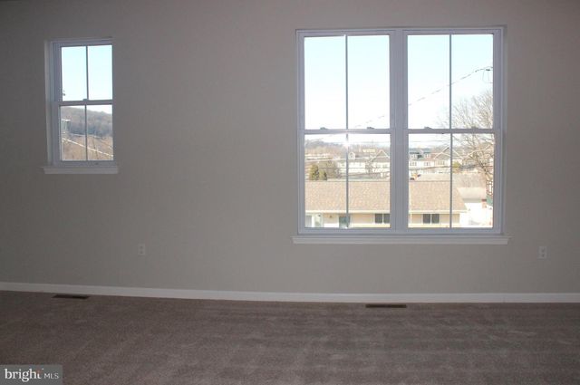 88 HESS AVE, Hellertown, PA 18055