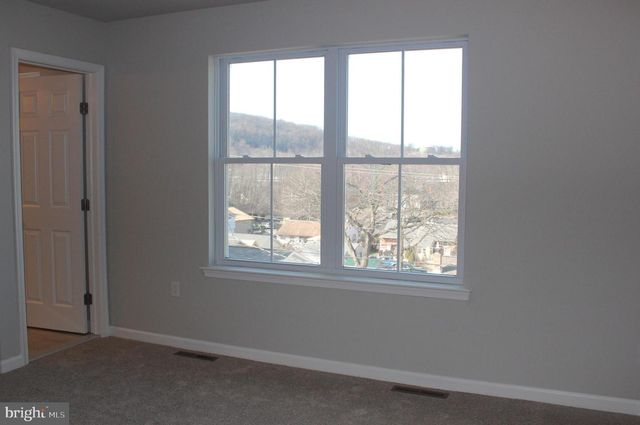 88 HESS AVE, Hellertown, PA 18055