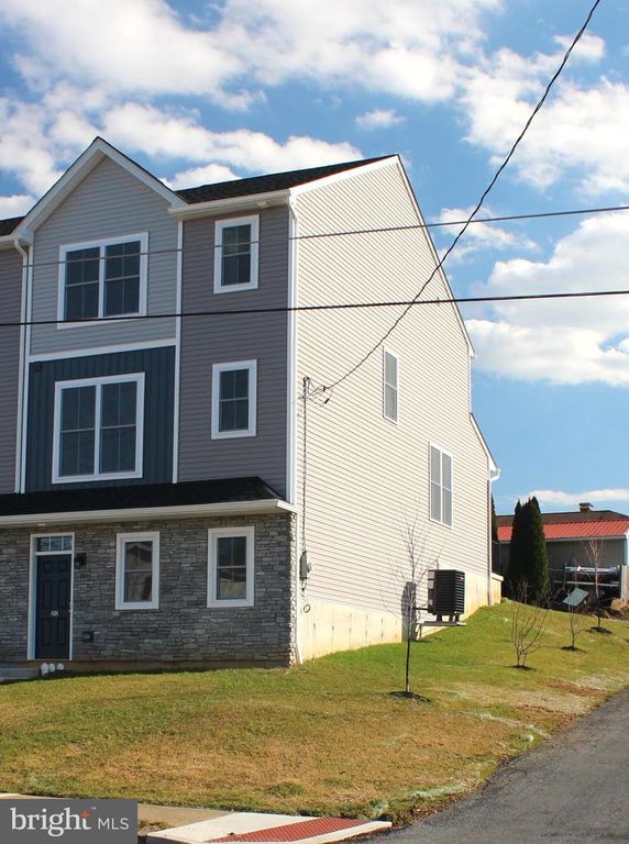 88 HESS AVE, Hellertown, PA 18055