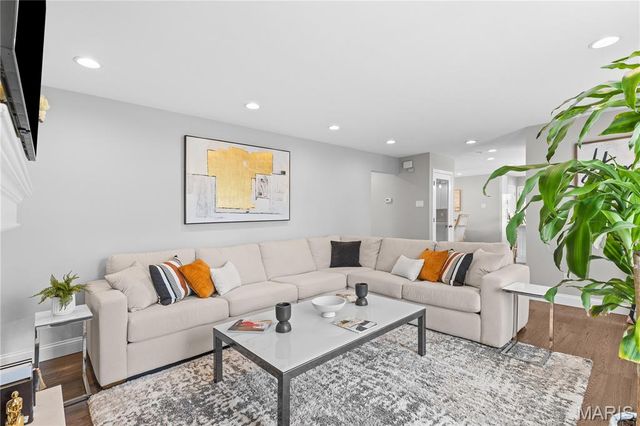 3532 Espace Court, Florissant, MO 63034